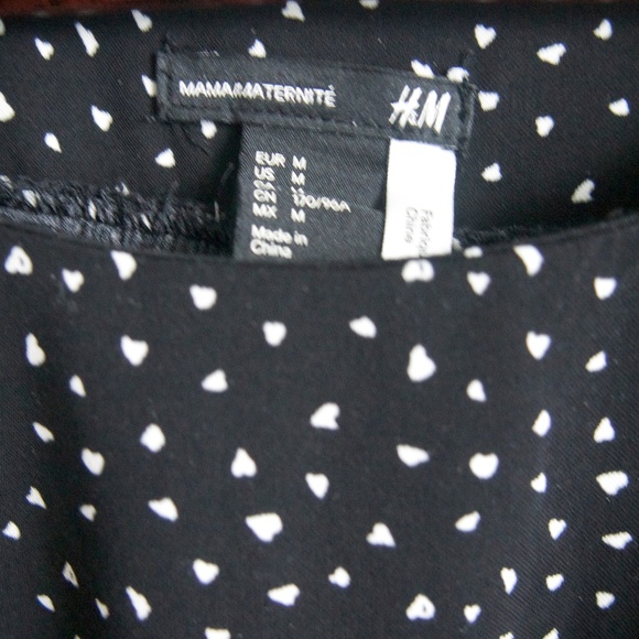 H&M |🌟Host Pick 🌟 Maternity Heart Print Dress - Picture 3 of 4